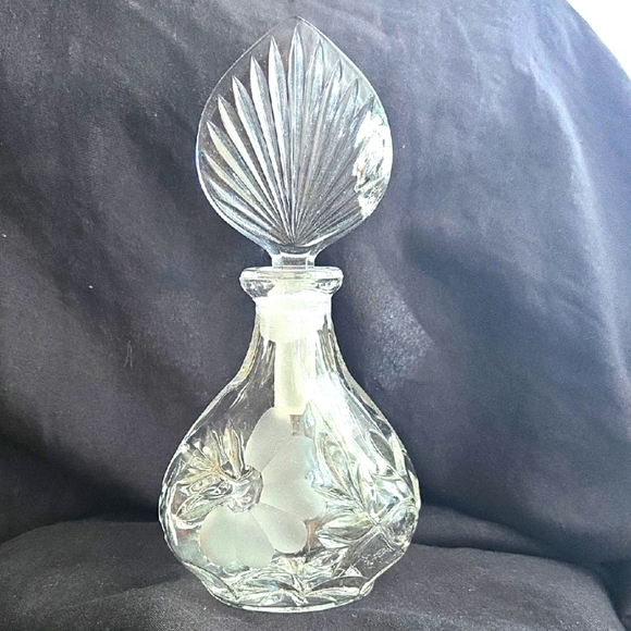 Princess House Other - Elegant Clear Glass Perfume Bottle